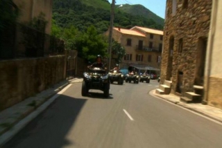  Cuatrimoto en la ciudad 